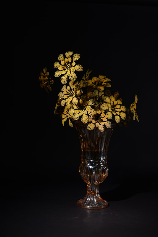 吳竟銍/瓶花系列-Bert/28x28x33cm/紅銅、琺瑯、玻璃雕刻、環氧樹脂/2020